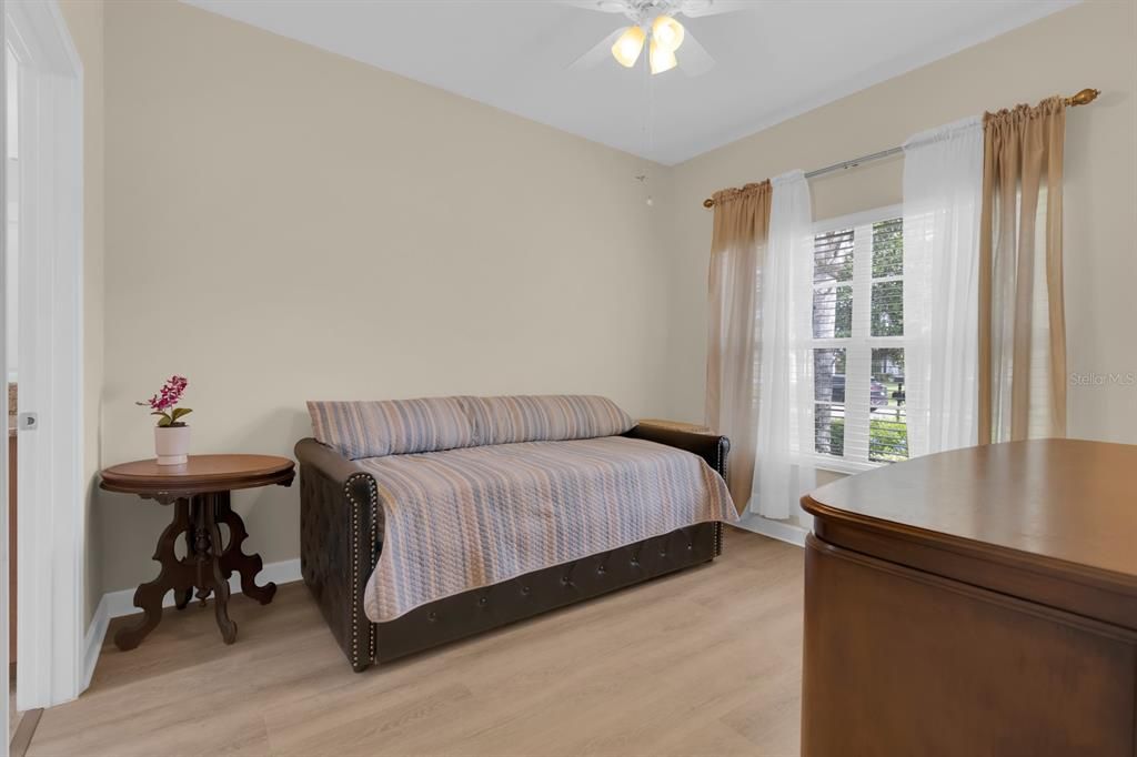 На продажу: $315,000 (2 спален, 2 ванн, 1374 Квадратных фут)