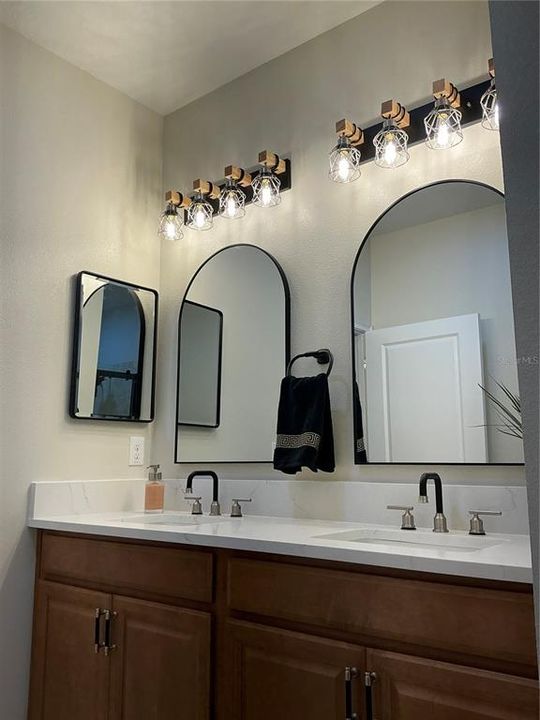 На продажу: $315,000 (2 спален, 2 ванн, 1374 Квадратных фут)