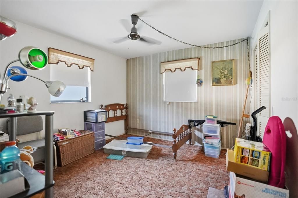 待售: $275,000 (4 贝兹, 3 浴室, 2136 平方英尺)