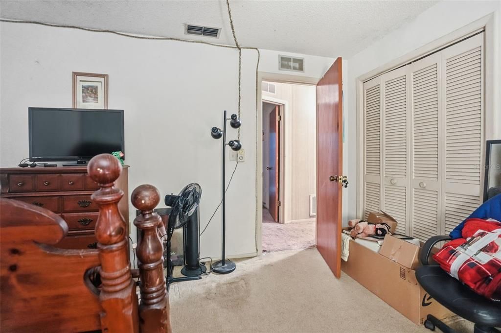 待售: $275,000 (4 贝兹, 3 浴室, 2136 平方英尺)