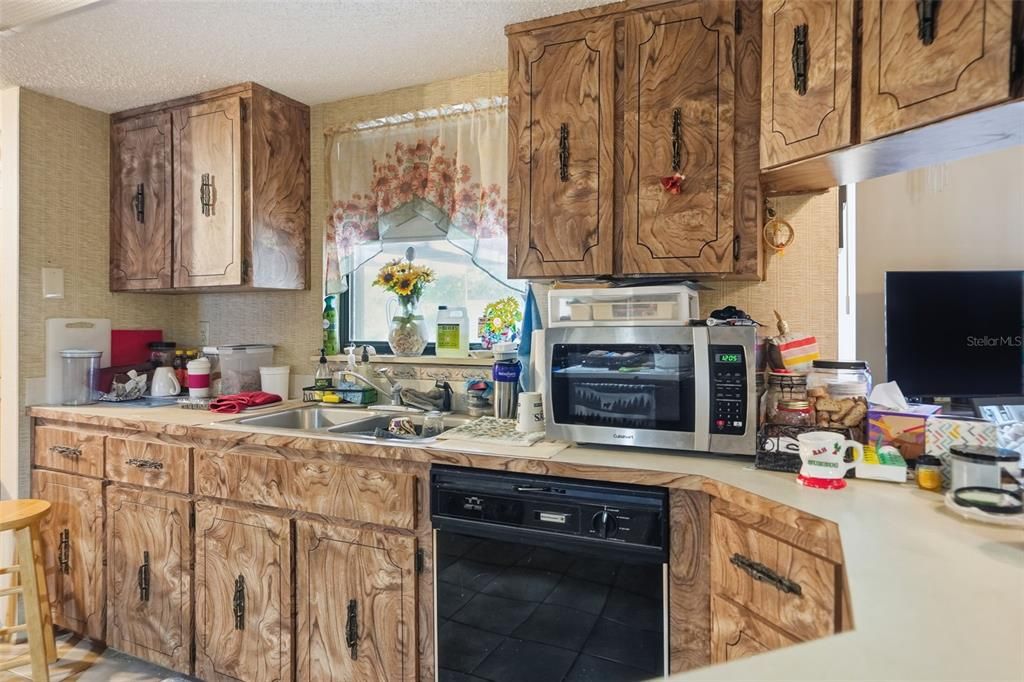 待售: $275,000 (4 贝兹, 3 浴室, 2136 平方英尺)