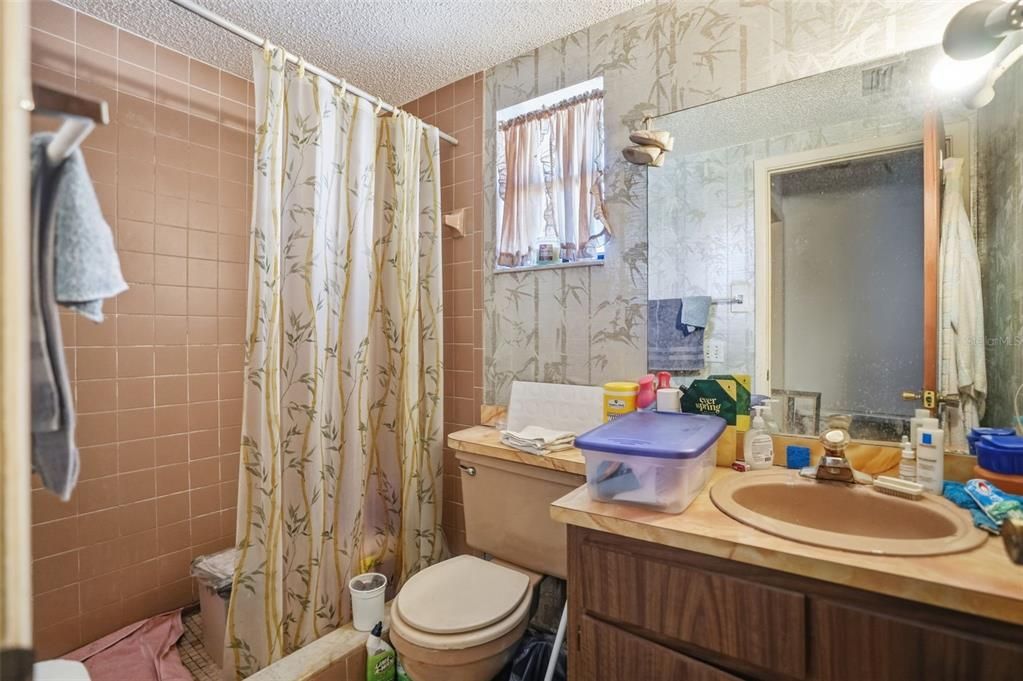 待售: $275,000 (4 贝兹, 3 浴室, 2136 平方英尺)