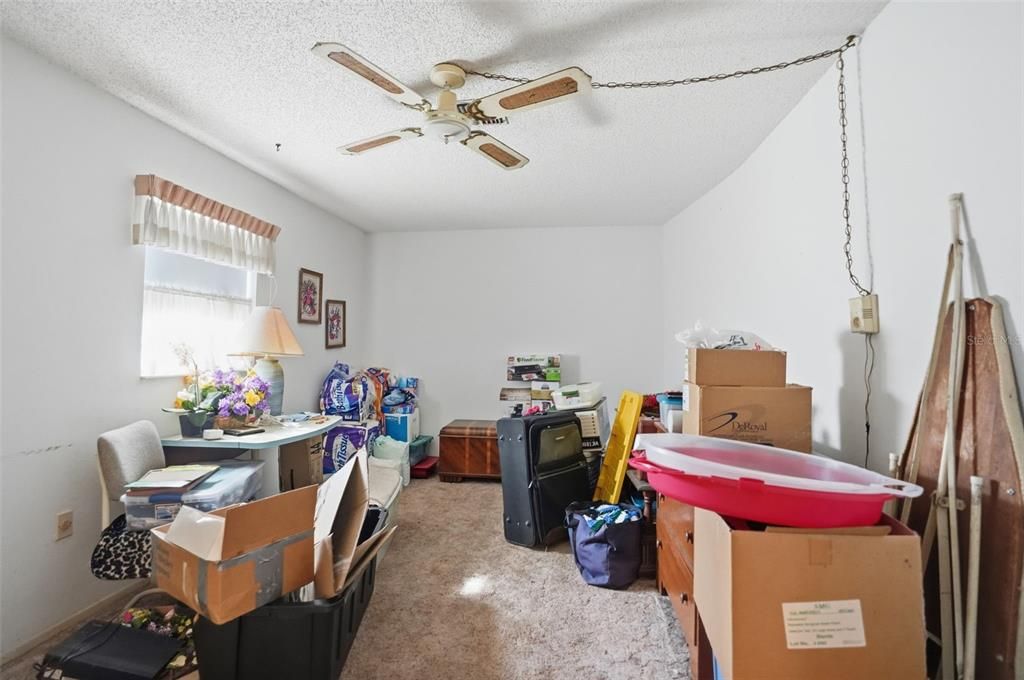 待售: $275,000 (4 贝兹, 3 浴室, 2136 平方英尺)