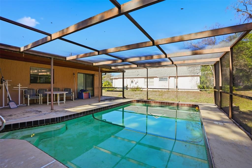 待售: $275,000 (4 贝兹, 3 浴室, 2136 平方英尺)