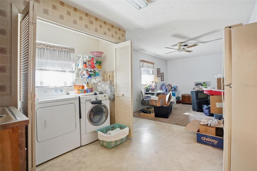 待售: $275,000 (4 贝兹, 3 浴室, 2136 平方英尺)