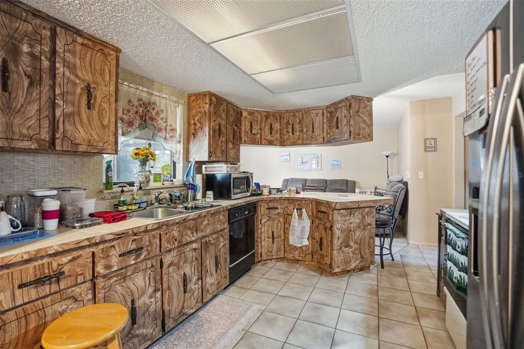 待售: $275,000 (4 贝兹, 3 浴室, 2136 平方英尺)