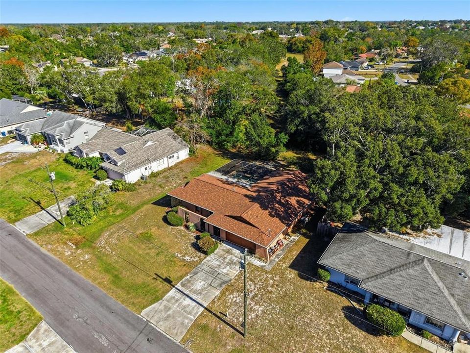 待售: $275,000 (4 贝兹, 3 浴室, 2136 平方英尺)