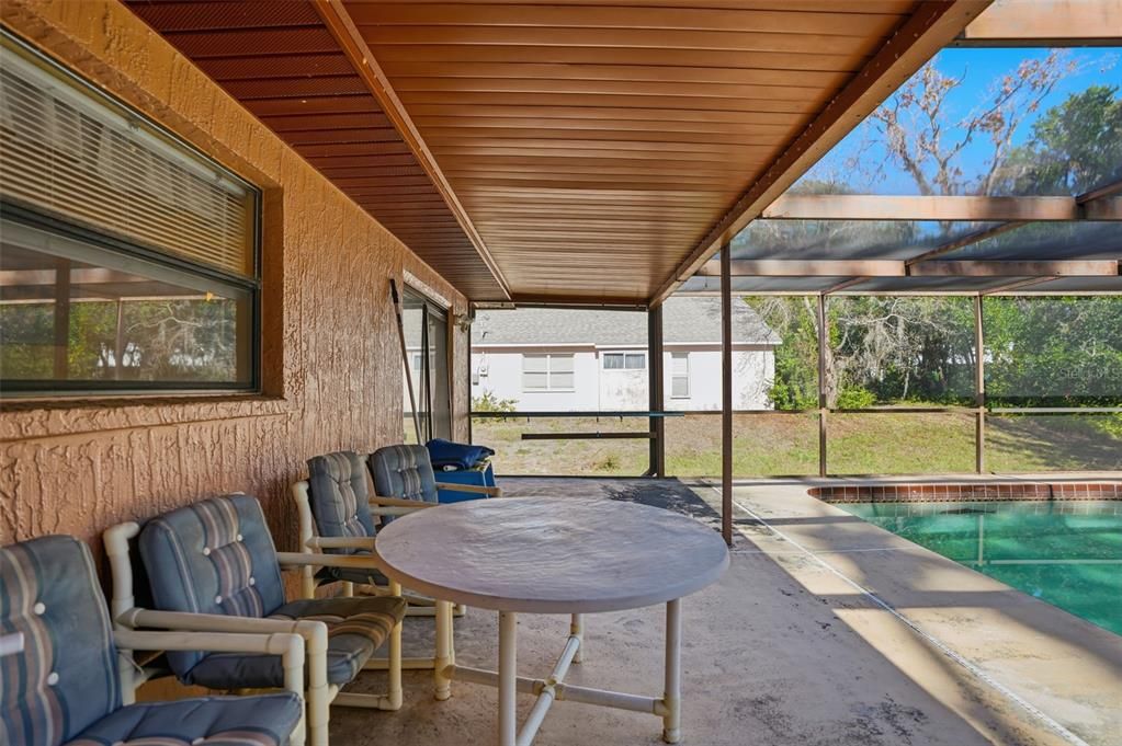 待售: $275,000 (4 贝兹, 3 浴室, 2136 平方英尺)