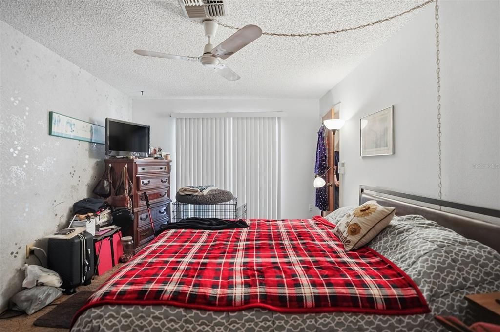 待售: $275,000 (4 贝兹, 3 浴室, 2136 平方英尺)