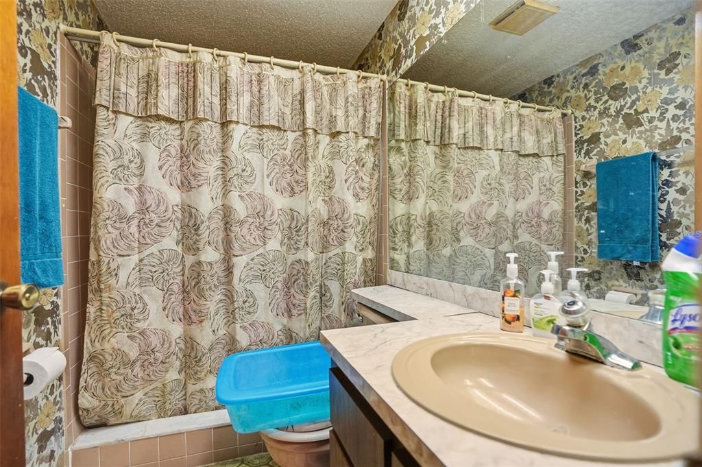 待售: $275,000 (4 贝兹, 3 浴室, 2136 平方英尺)