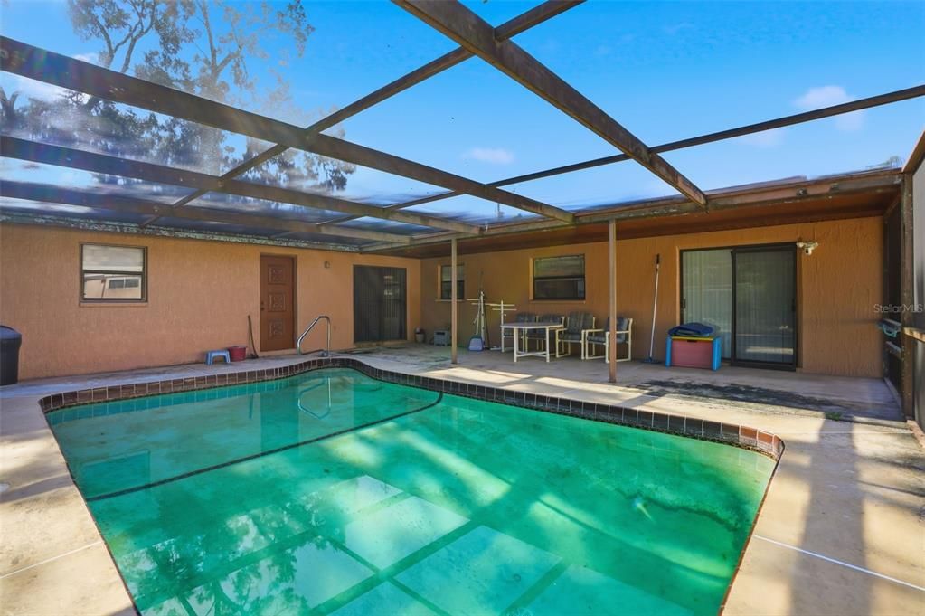 待售: $275,000 (4 贝兹, 3 浴室, 2136 平方英尺)