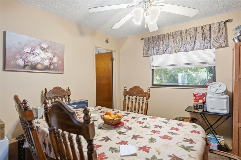 待售: $275,000 (4 贝兹, 3 浴室, 2136 平方英尺)