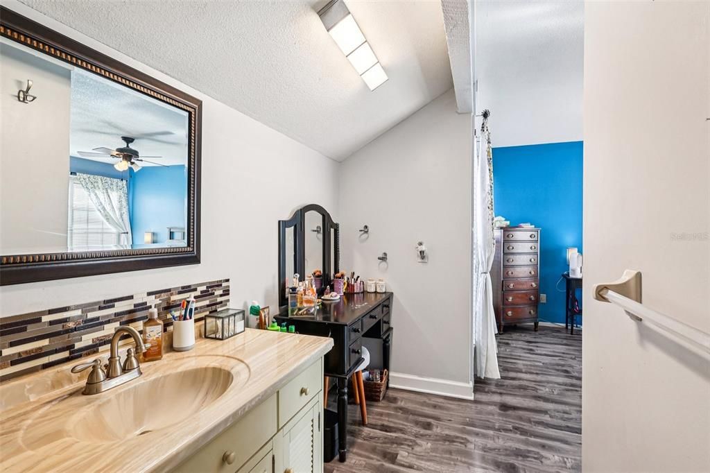 For Sale: $440,000 (4 beds, 3 baths, 1832 Square Feet)