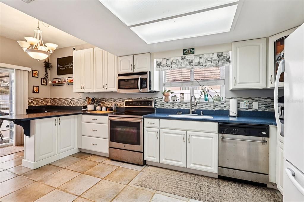 For Sale: $440,000 (4 beds, 3 baths, 1832 Square Feet)