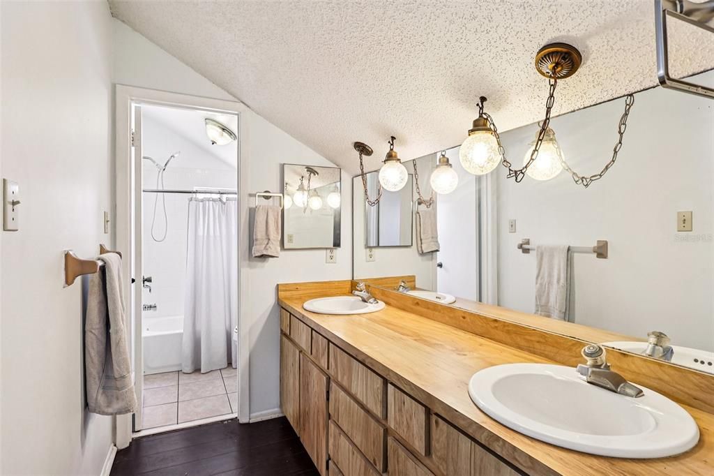 For Sale: $440,000 (4 beds, 3 baths, 1832 Square Feet)