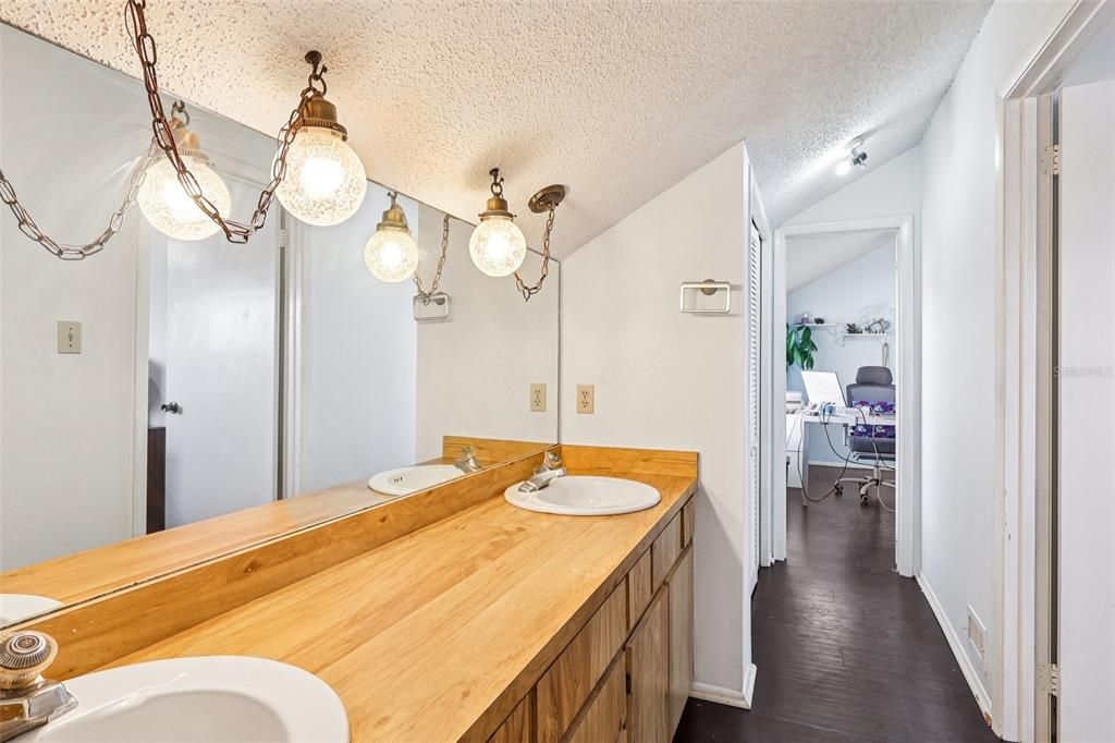 For Sale: $440,000 (4 beds, 3 baths, 1832 Square Feet)