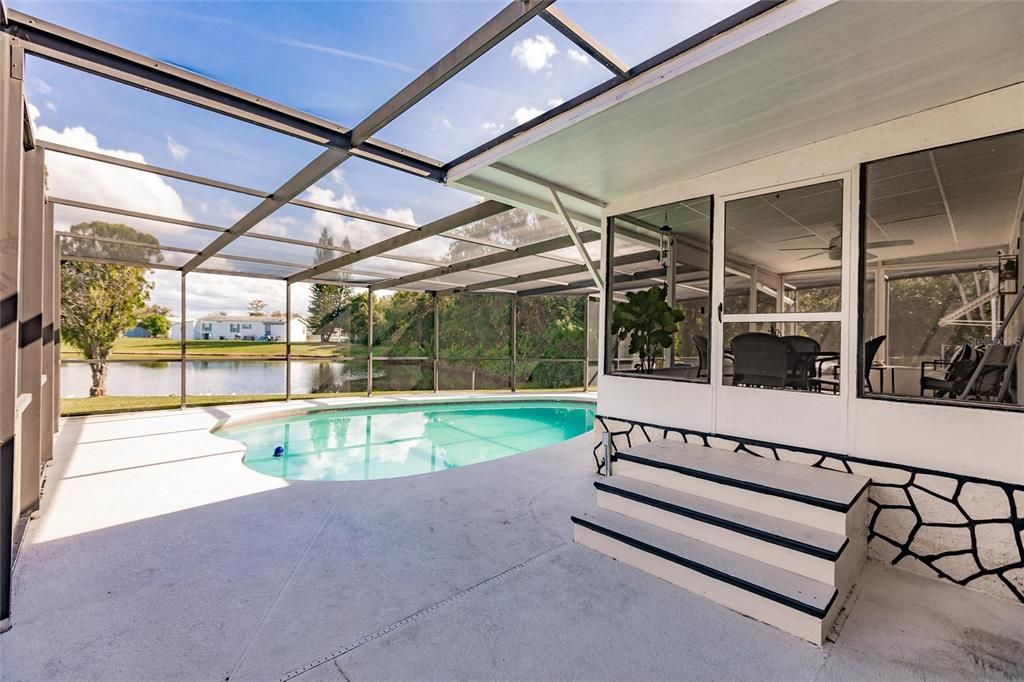 For Sale: $299,900 (2 beds, 2 baths, 1374 Square Feet)