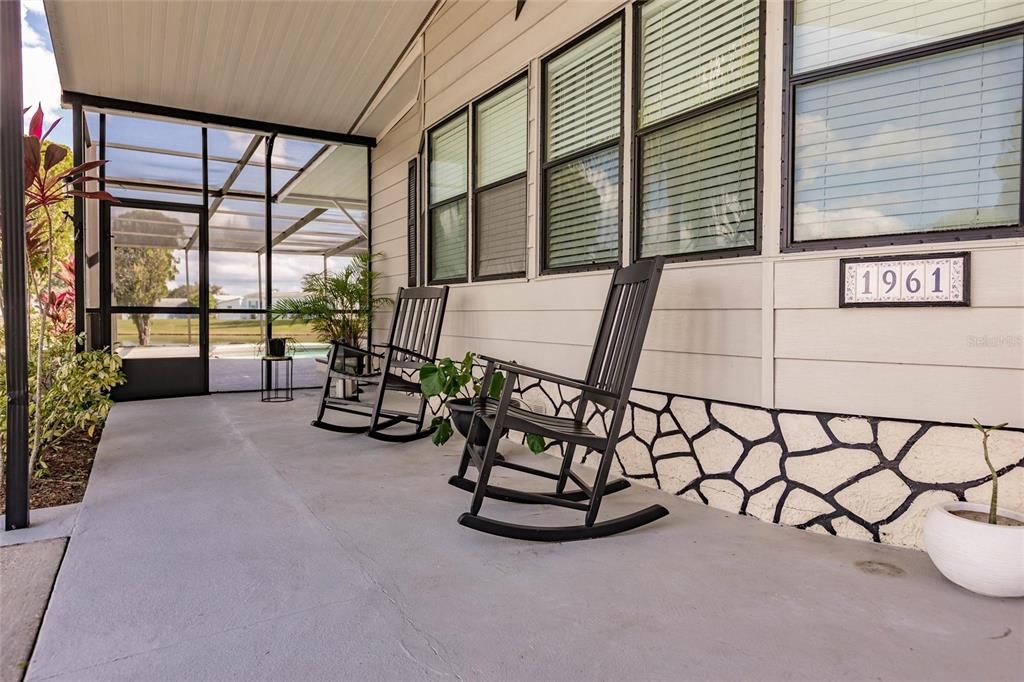 For Sale: $299,900 (2 beds, 2 baths, 1374 Square Feet)