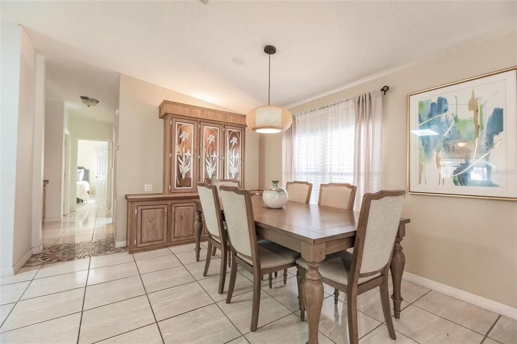 For Sale: $299,900 (2 beds, 2 baths, 1374 Square Feet)