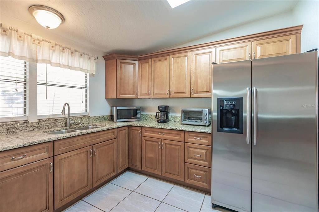 For Sale: $299,900 (2 beds, 2 baths, 1374 Square Feet)
