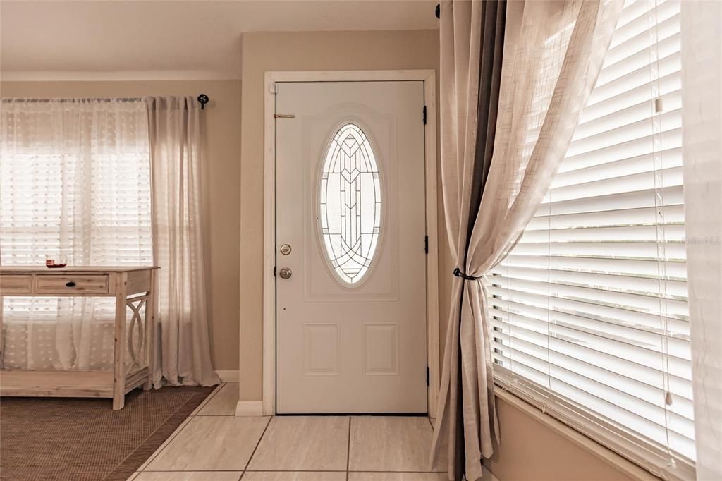 For Sale: $299,900 (2 beds, 2 baths, 1374 Square Feet)