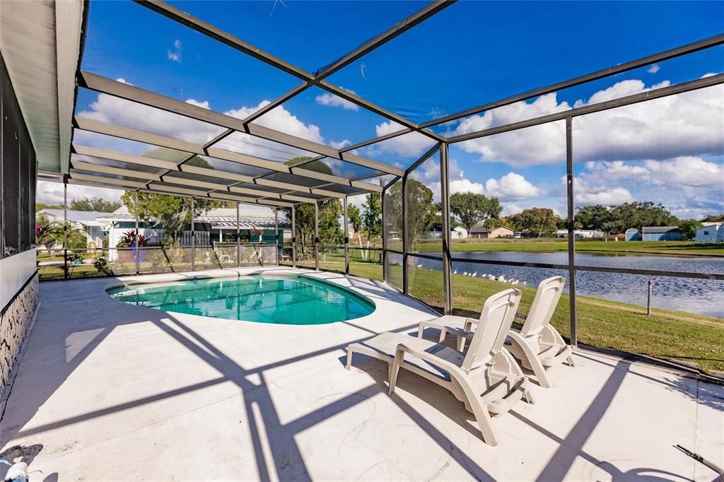 For Sale: $299,900 (2 beds, 2 baths, 1374 Square Feet)