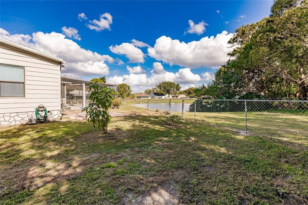 For Sale: $299,900 (2 beds, 2 baths, 1374 Square Feet)