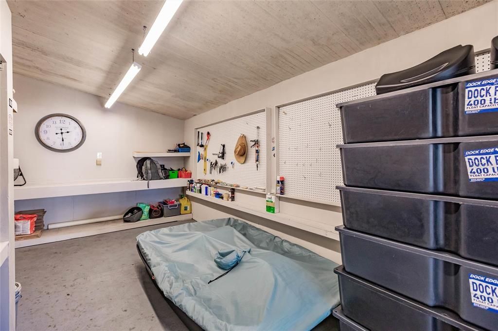 For Sale: $299,900 (2 beds, 2 baths, 1374 Square Feet)