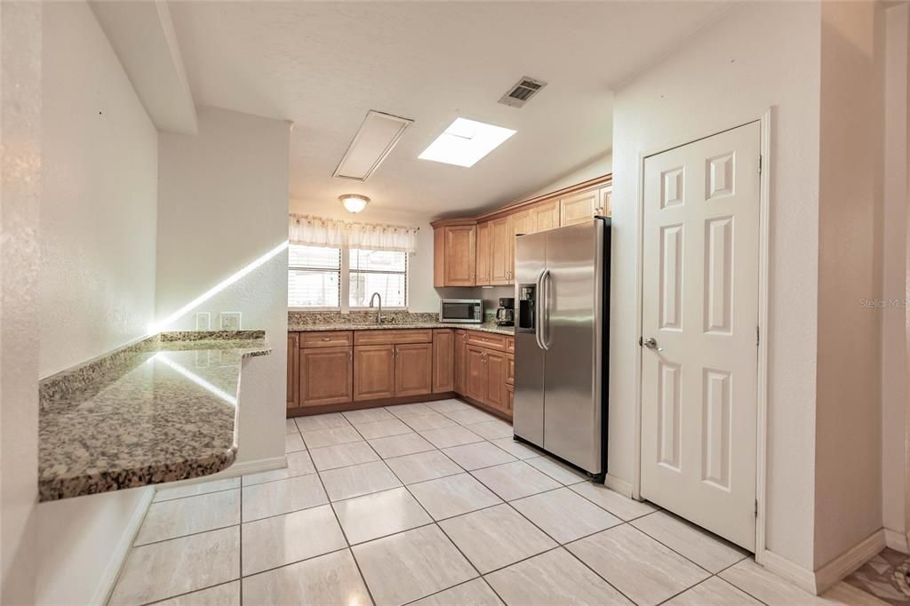 For Sale: $299,900 (2 beds, 2 baths, 1374 Square Feet)