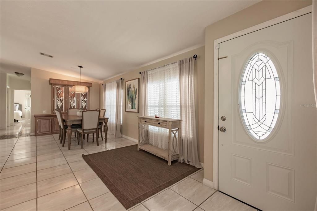 For Sale: $299,900 (2 beds, 2 baths, 1374 Square Feet)