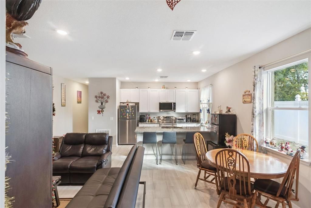 For Sale: $530,000 (6 beds, 0 baths, 2634 Square Feet)