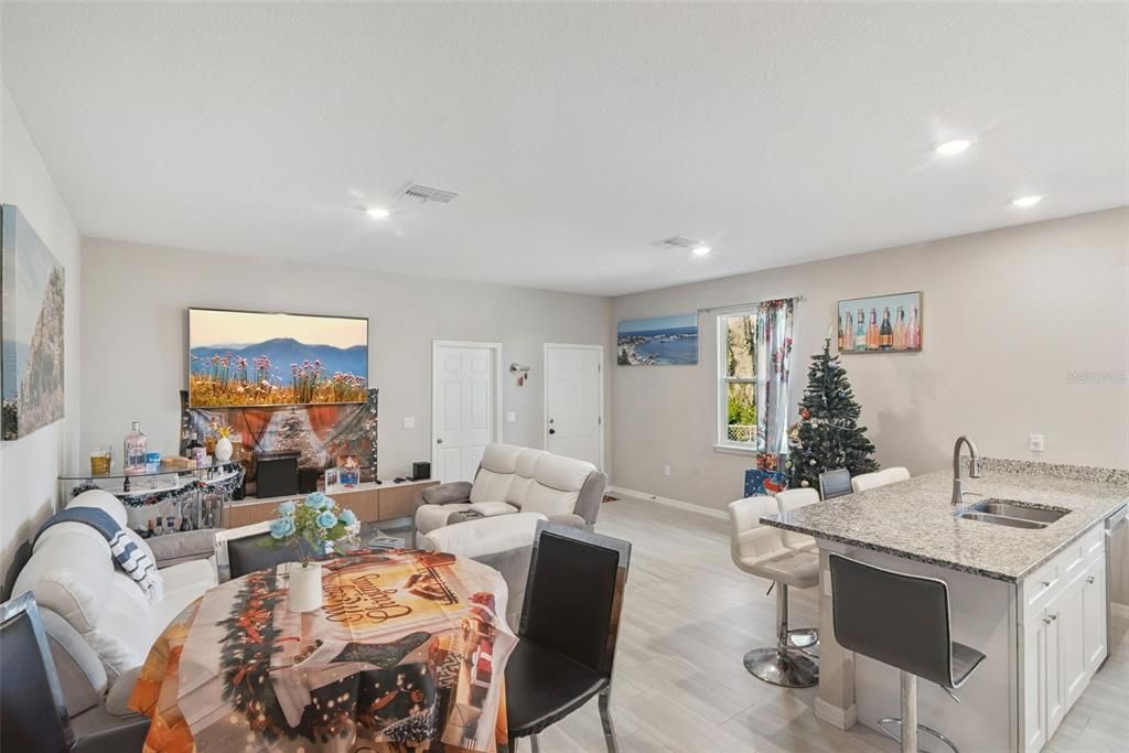 For Sale: $530,000 (6 beds, 0 baths, 2634 Square Feet)