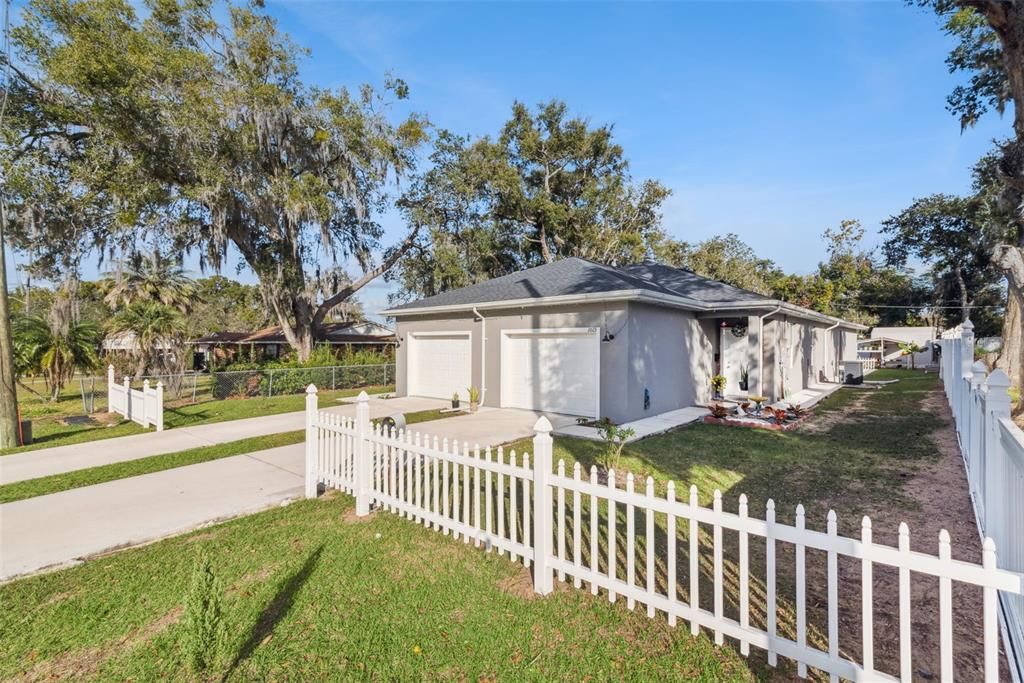 For Sale: $530,000 (6 beds, 0 baths, 2634 Square Feet)