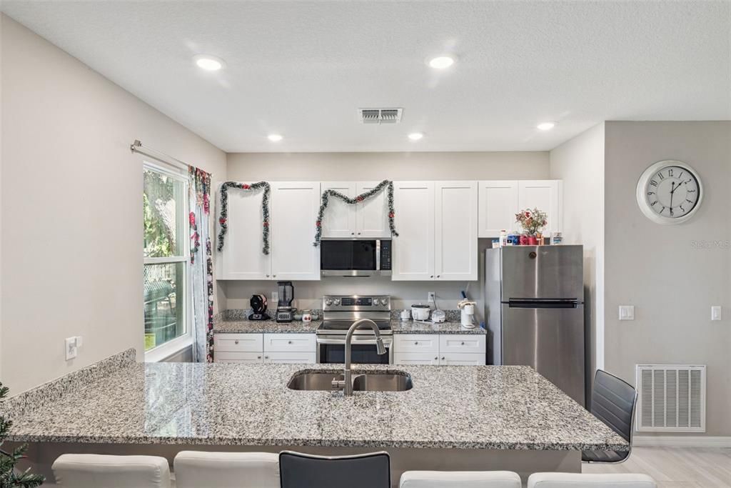 For Sale: $530,000 (6 beds, 0 baths, 2634 Square Feet)