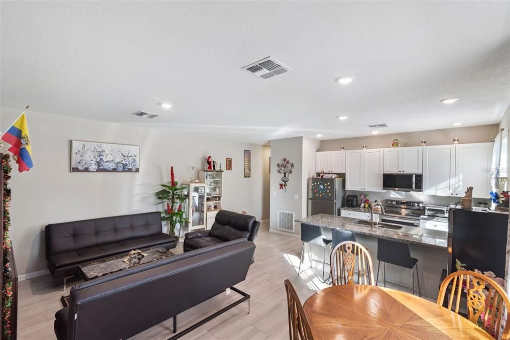 For Sale: $530,000 (6 beds, 0 baths, 2634 Square Feet)