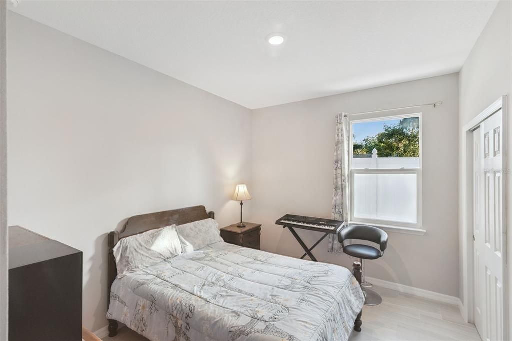 For Sale: $530,000 (6 beds, 0 baths, 2634 Square Feet)