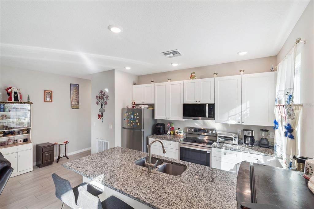 For Sale: $530,000 (6 beds, 0 baths, 2634 Square Feet)