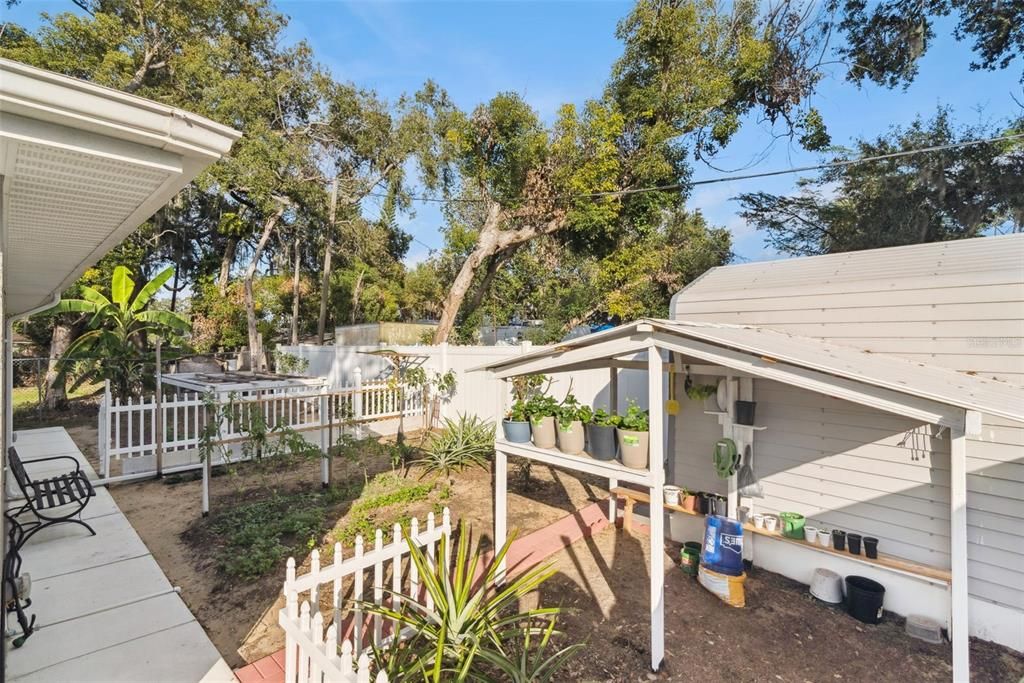 For Sale: $530,000 (6 beds, 0 baths, 2634 Square Feet)