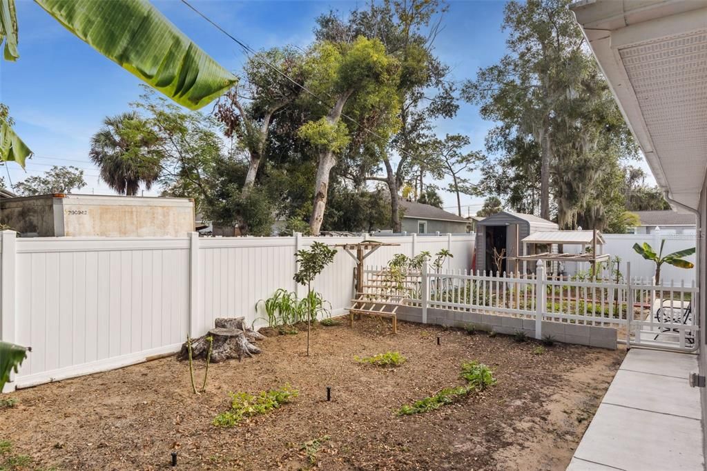 For Sale: $530,000 (6 beds, 0 baths, 2634 Square Feet)