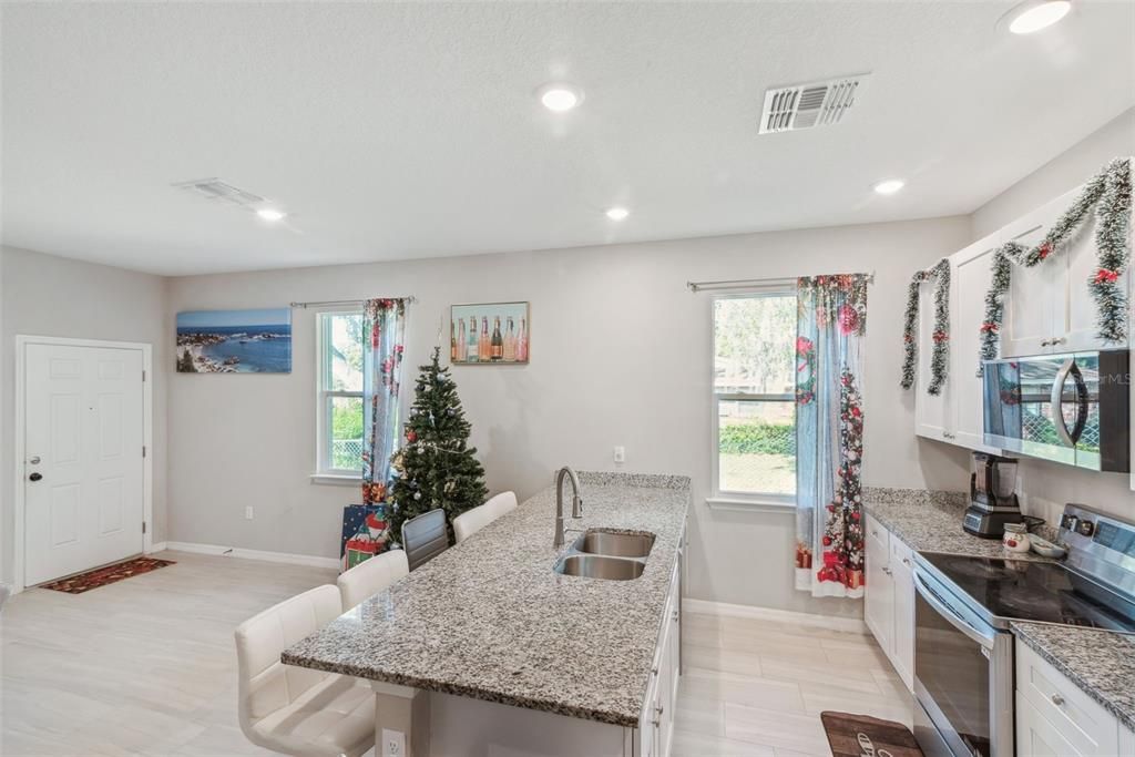 For Sale: $530,000 (6 beds, 0 baths, 2634 Square Feet)