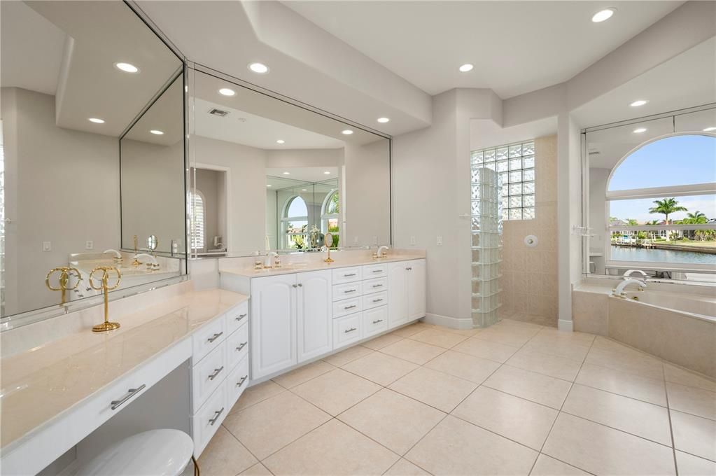 待售: $1,495,000 (5 贝兹, 4 浴室, 4425 平方英尺)