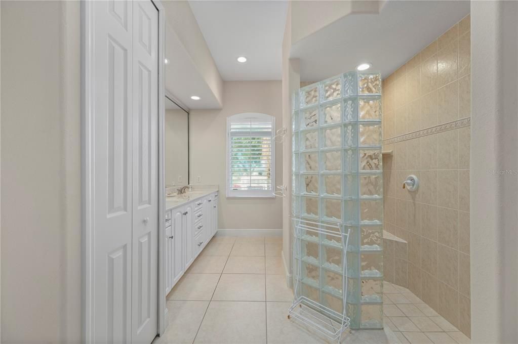 待售: $1,495,000 (5 贝兹, 4 浴室, 4425 平方英尺)