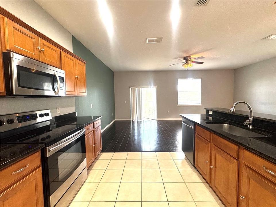 出租: $1,799 (3 贝兹, 2 浴室, 1768 平方英尺)