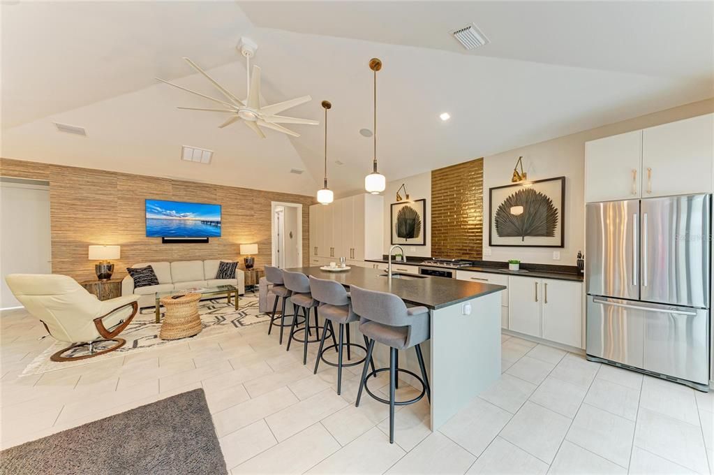 For Sale: $650,000 (1 beds, 1 baths, 1000 Square Feet)