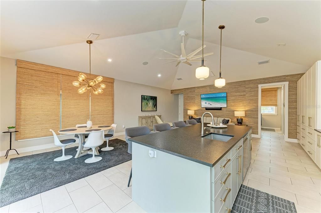 For Sale: $650,000 (1 beds, 1 baths, 1000 Square Feet)