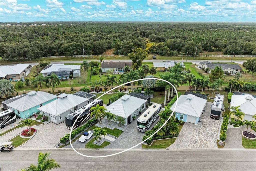 For Sale: $650,000 (1 beds, 1 baths, 1000 Square Feet)