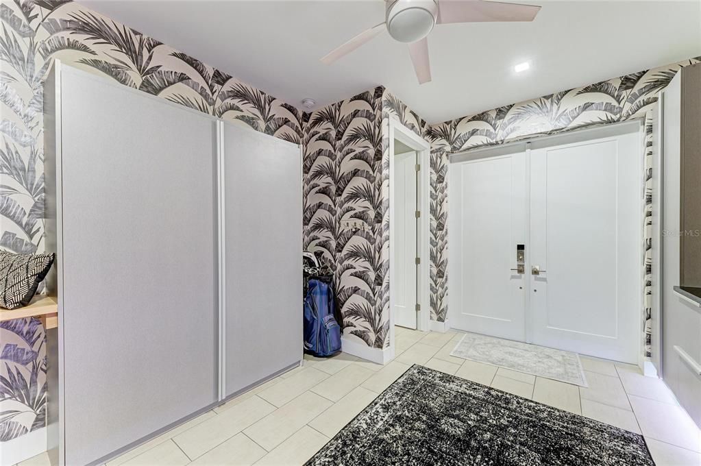 For Sale: $650,000 (1 beds, 1 baths, 1000 Square Feet)