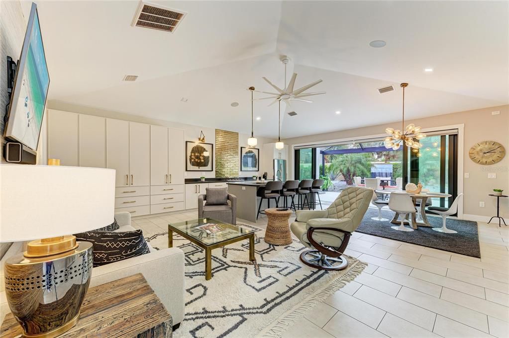 For Sale: $650,000 (1 beds, 1 baths, 1000 Square Feet)