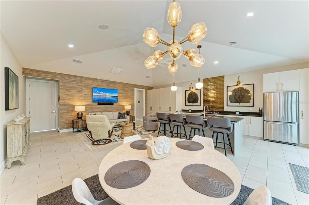 For Sale: $650,000 (1 beds, 1 baths, 1000 Square Feet)