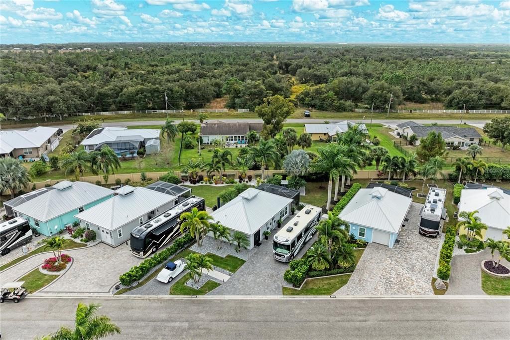 For Sale: $650,000 (1 beds, 1 baths, 1000 Square Feet)